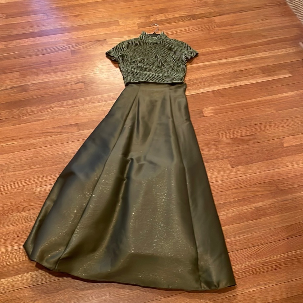 Like new hardly ever worn perfect for holiday or black tie all year!